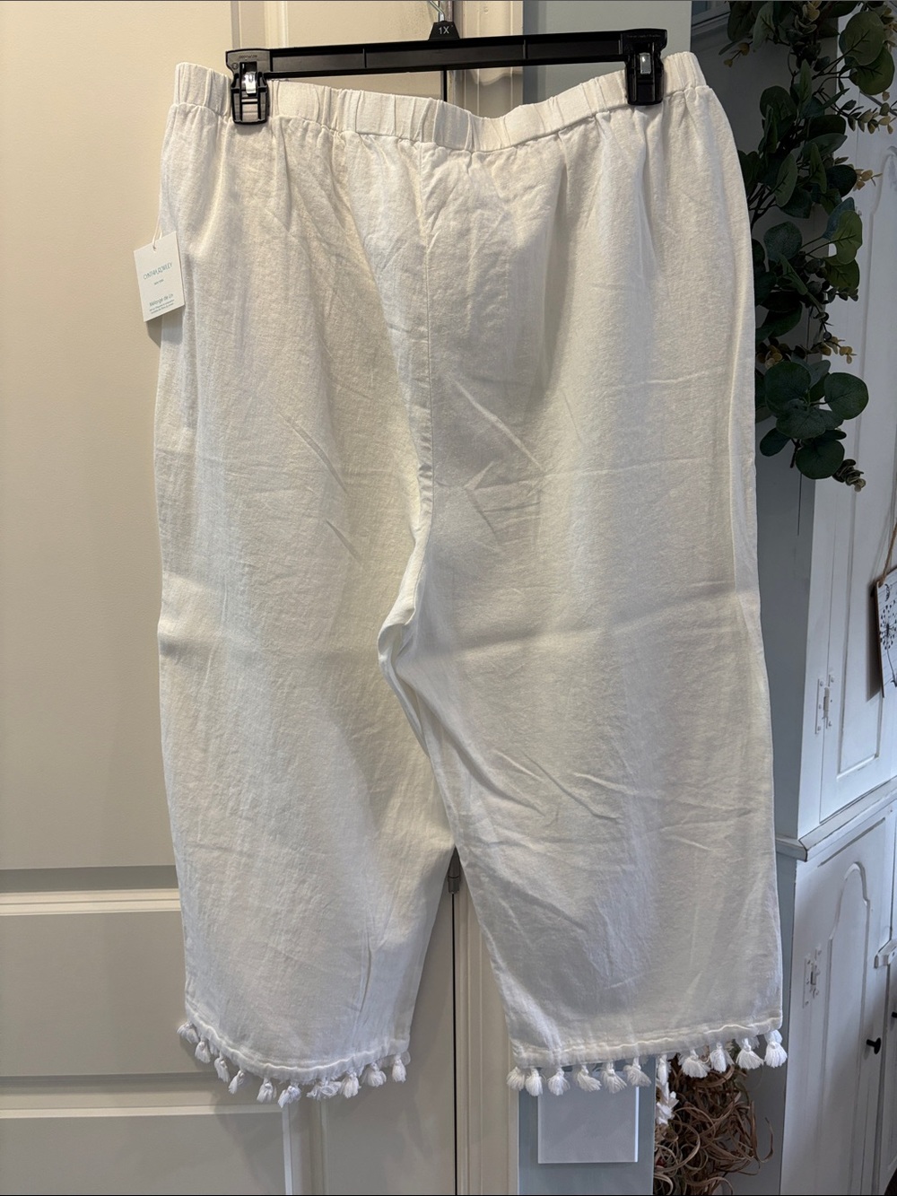 Cynthia Rowley White Pom-Trim Pull-On Bermuda Shorts - Picture 4 of 4
